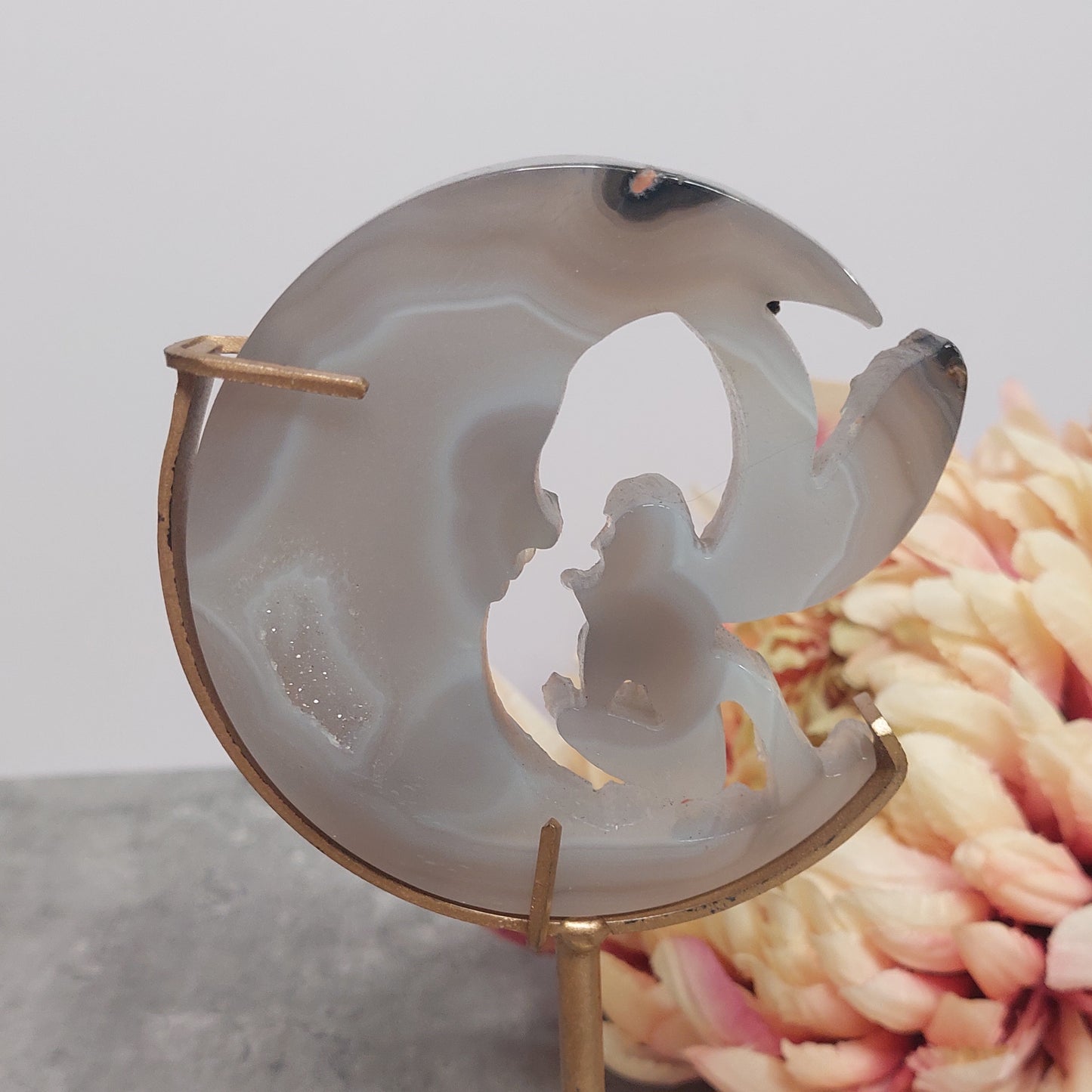 Akaatti kuu ja keiju jalassa