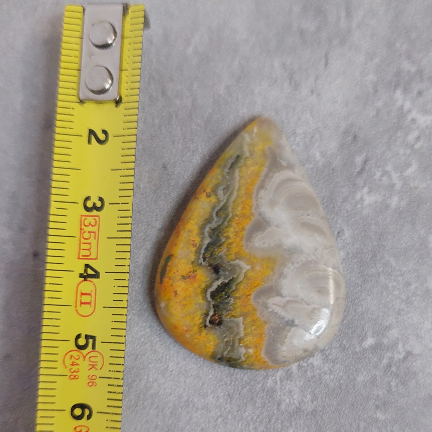 Kapussi, pisara bumblebee jasper 40x30x5,5mm