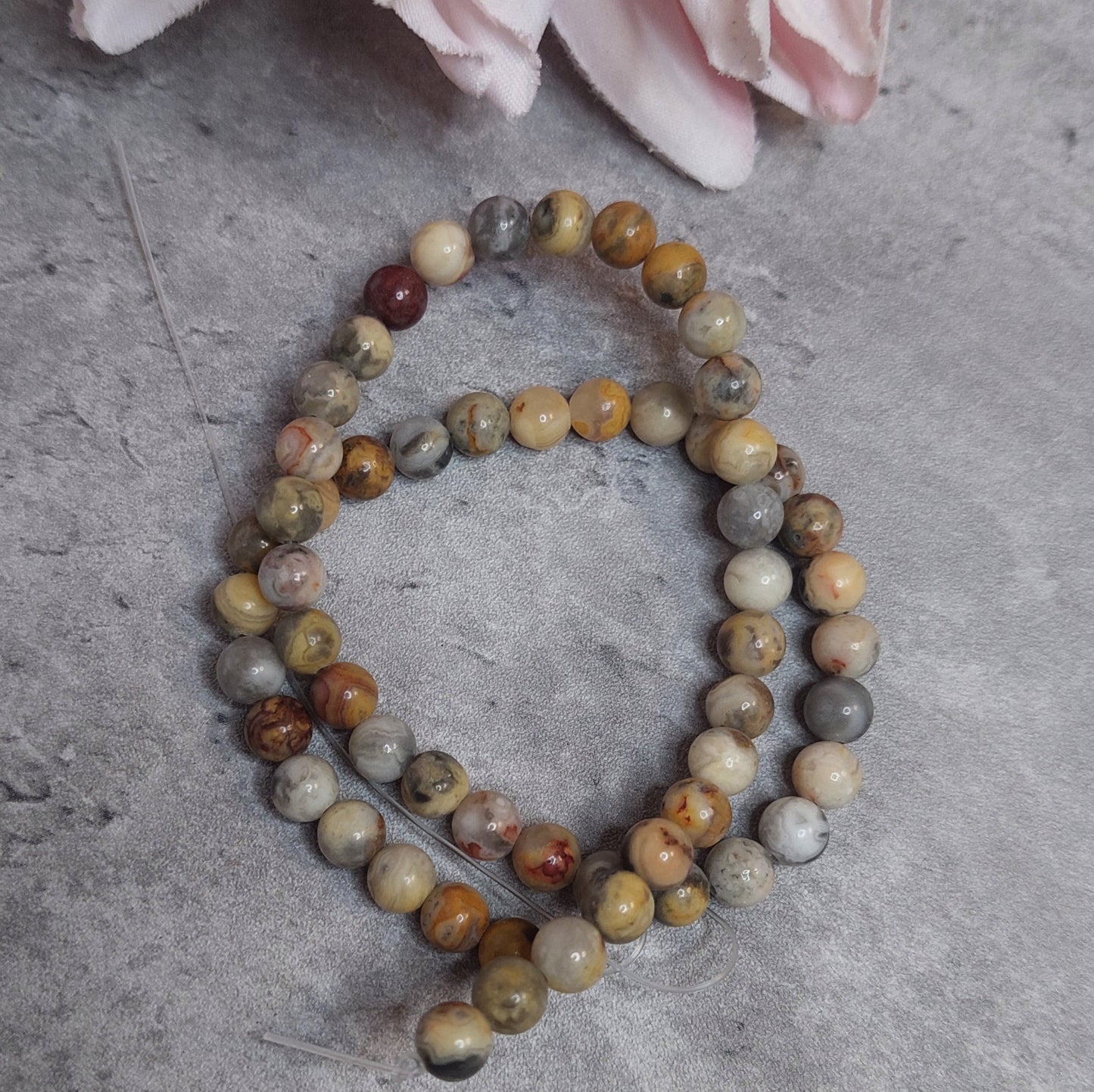 Helmiä 6mm, crazy lace akaatti 38cm nauha