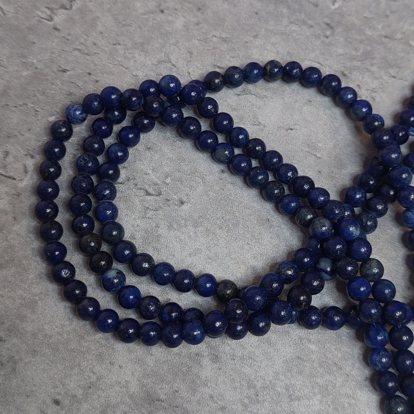 Helmiä 6mm, lapis lazuli (värjätty) 38cm nauha