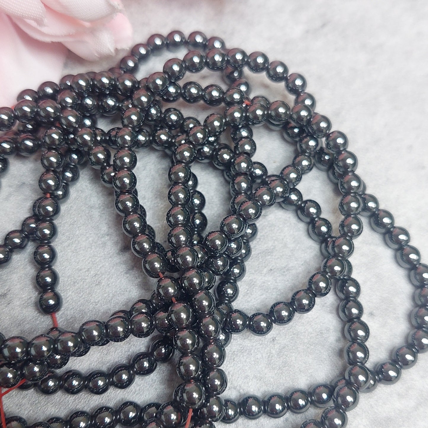 Helmiä 4mm, hematiitti 38cm nauha