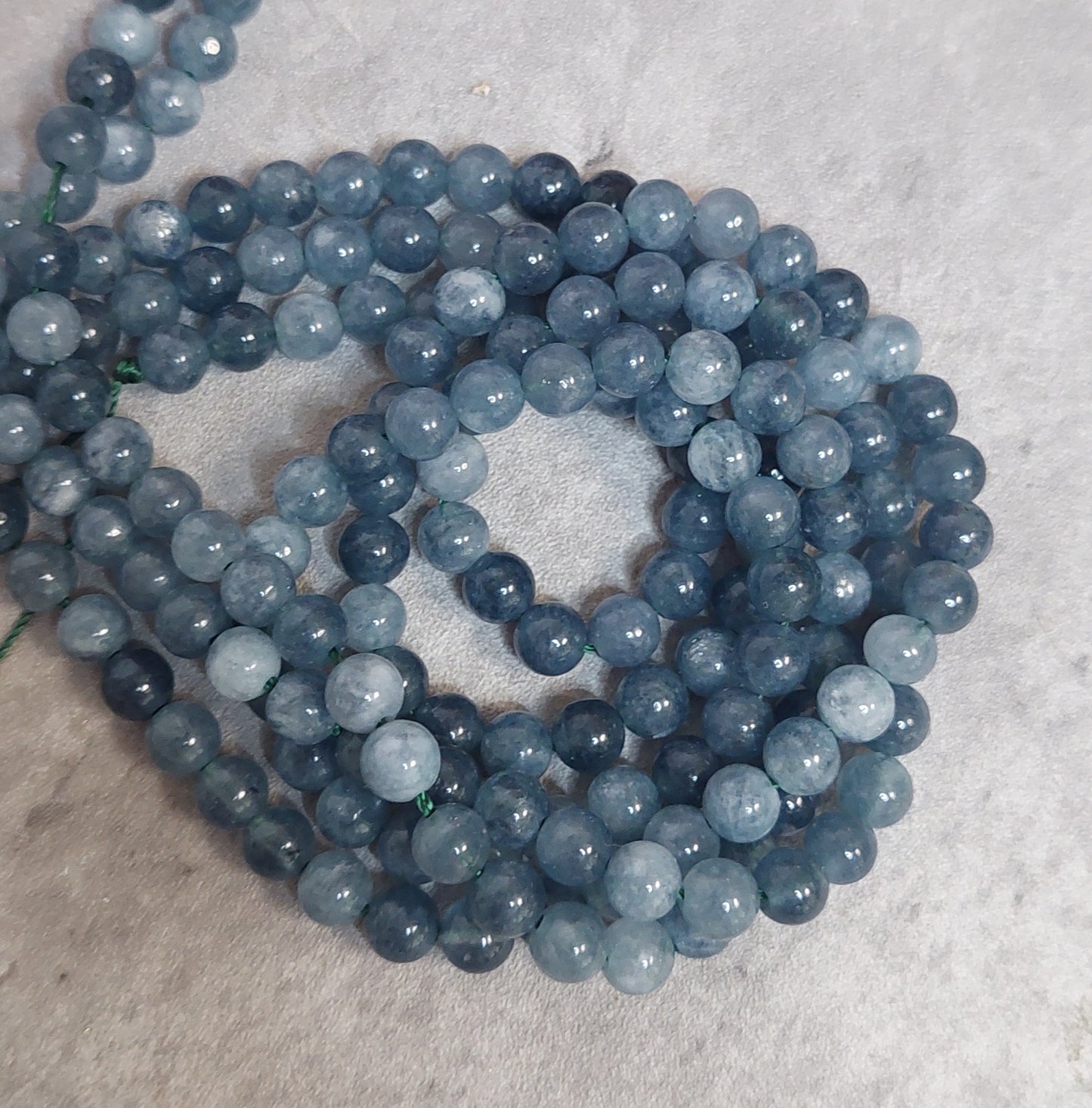 Helmiä 6mm, Burmase Jade 38cm nauha