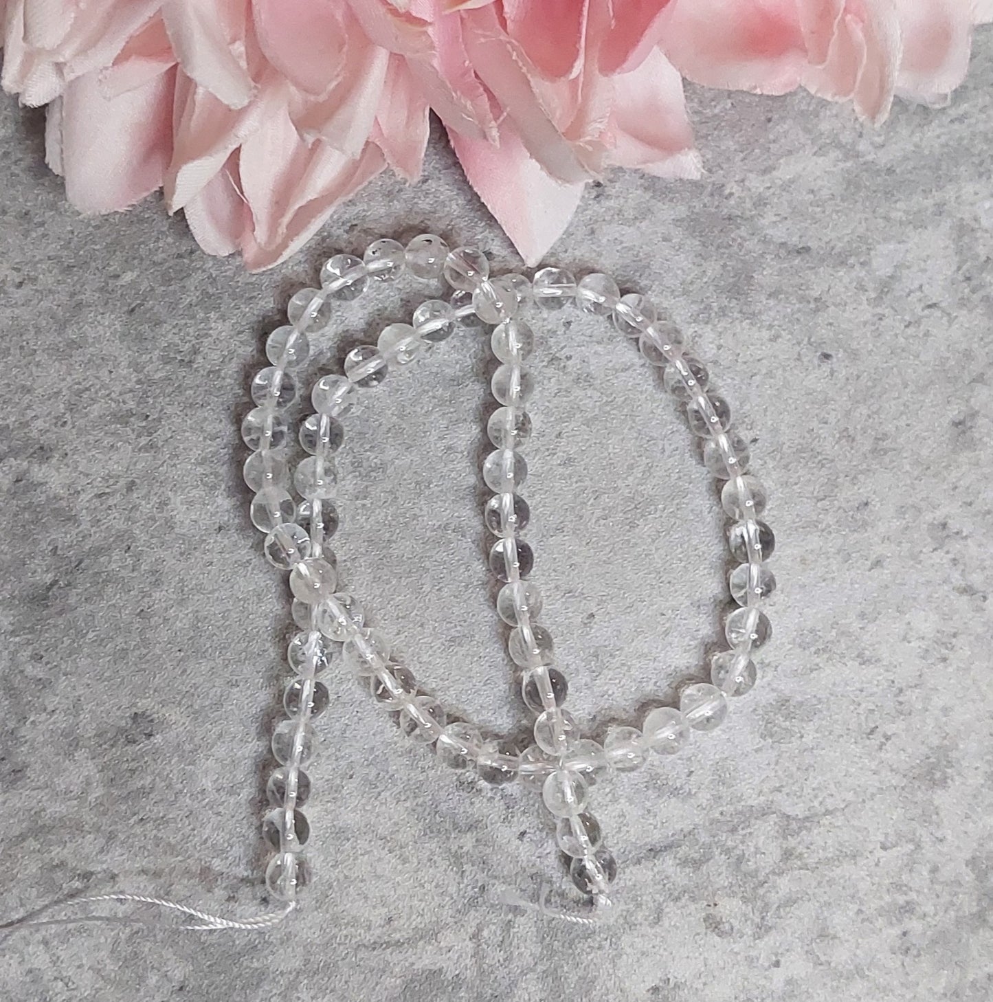 Helmiä 6mm, vuorikristalli 37cm nauha