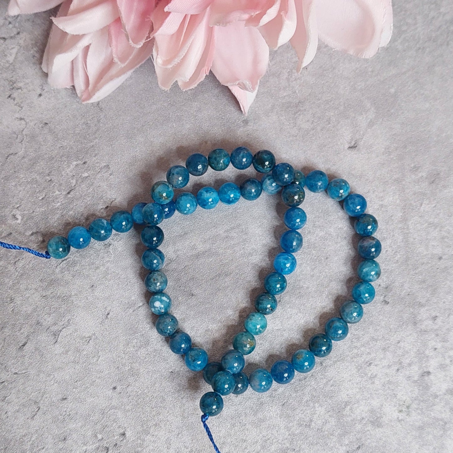 Helmiä 7mm, apatiitti 38cm nauha