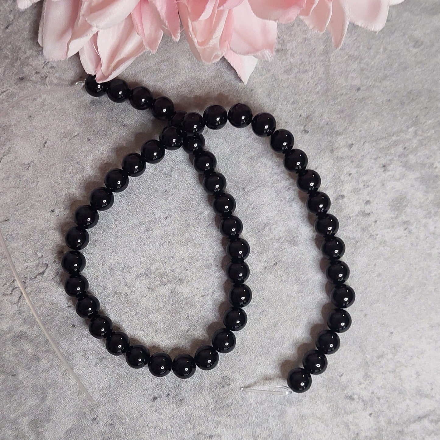 Helmiä 8mm, obsidiaani 37cm nauha