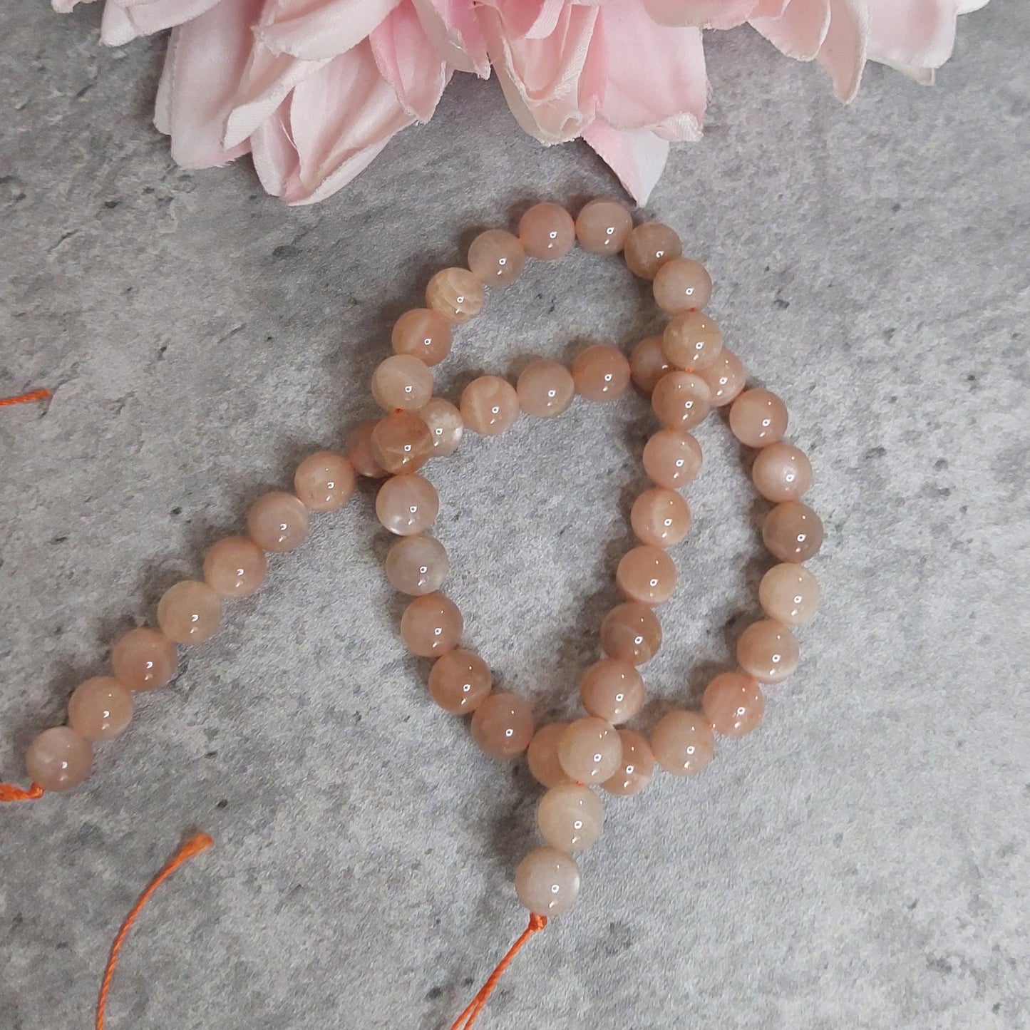 Helmiä 8mm, persikka kuukivi 38cm nauha