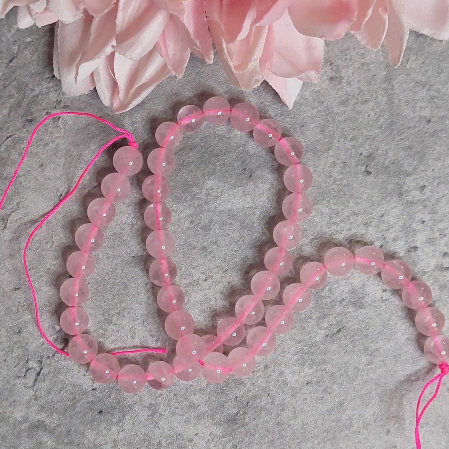 Helmiä 8mm, Ruusukvartsi 38cm nauha