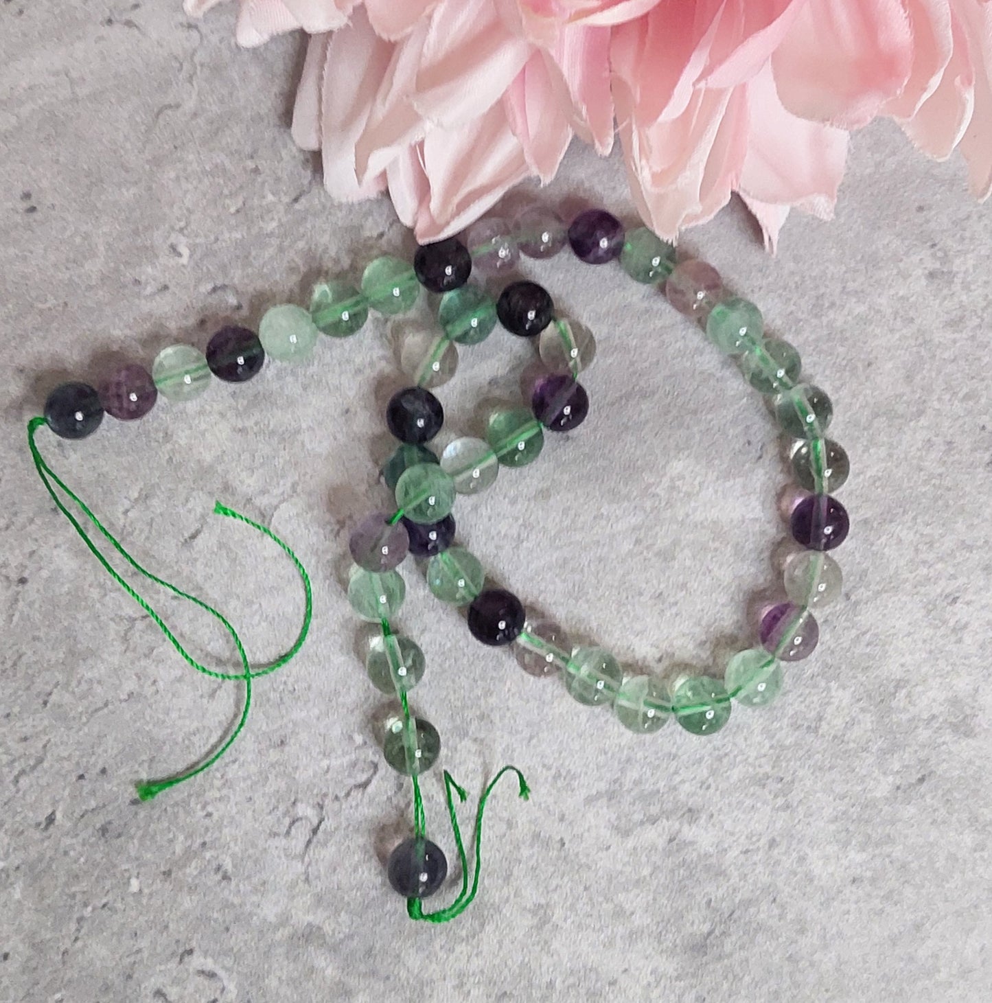 Helmiä 8mm, fluoriitti "vihreä" 35cm nauha