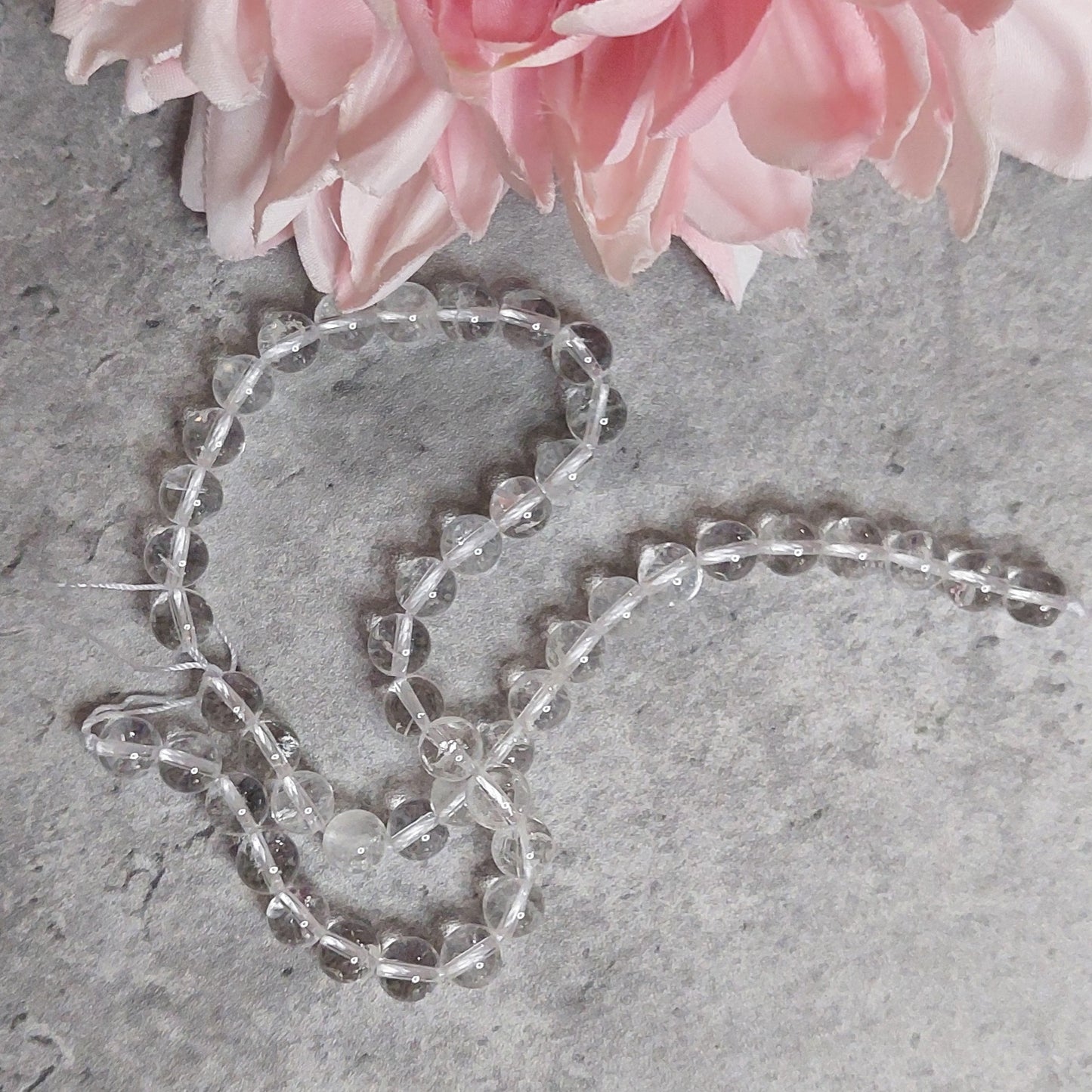 Helmiä 8mm, vuorikristalli 38cm nauha