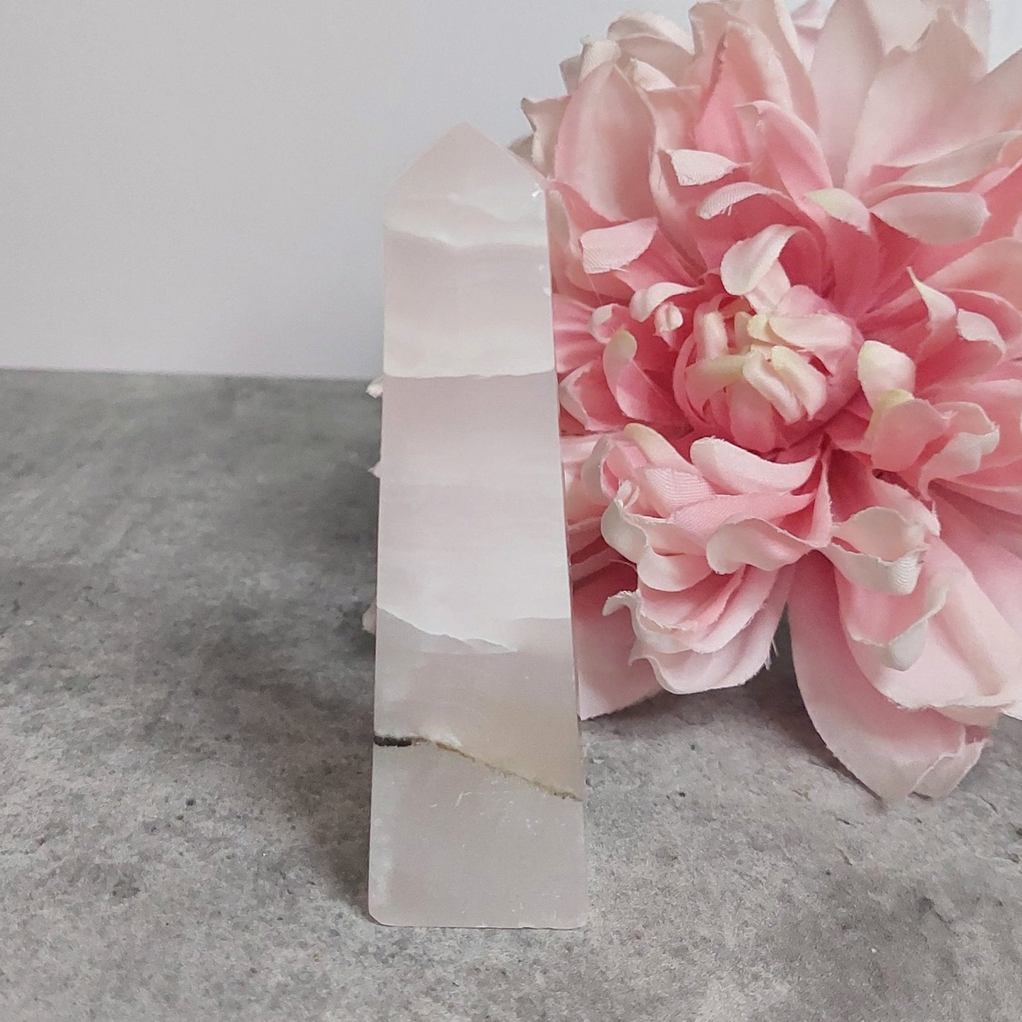 Torni, Vaaleanpunainen kalsiitti