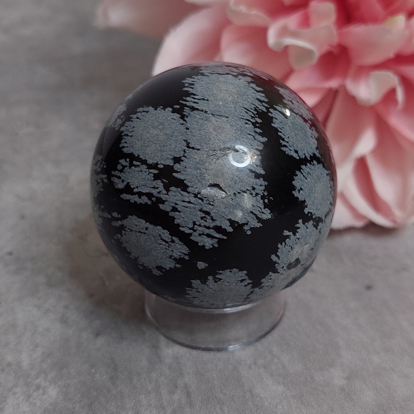 Pallo, lumihiutaleobsidiaani 5cm