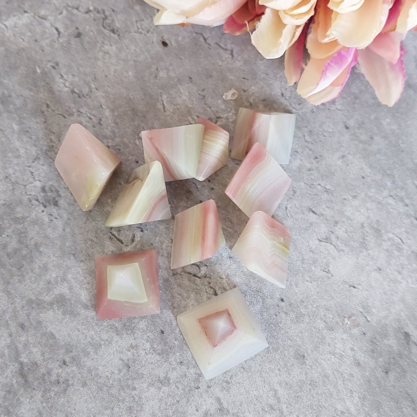 Minipyramidi pink onyx(D1.1)