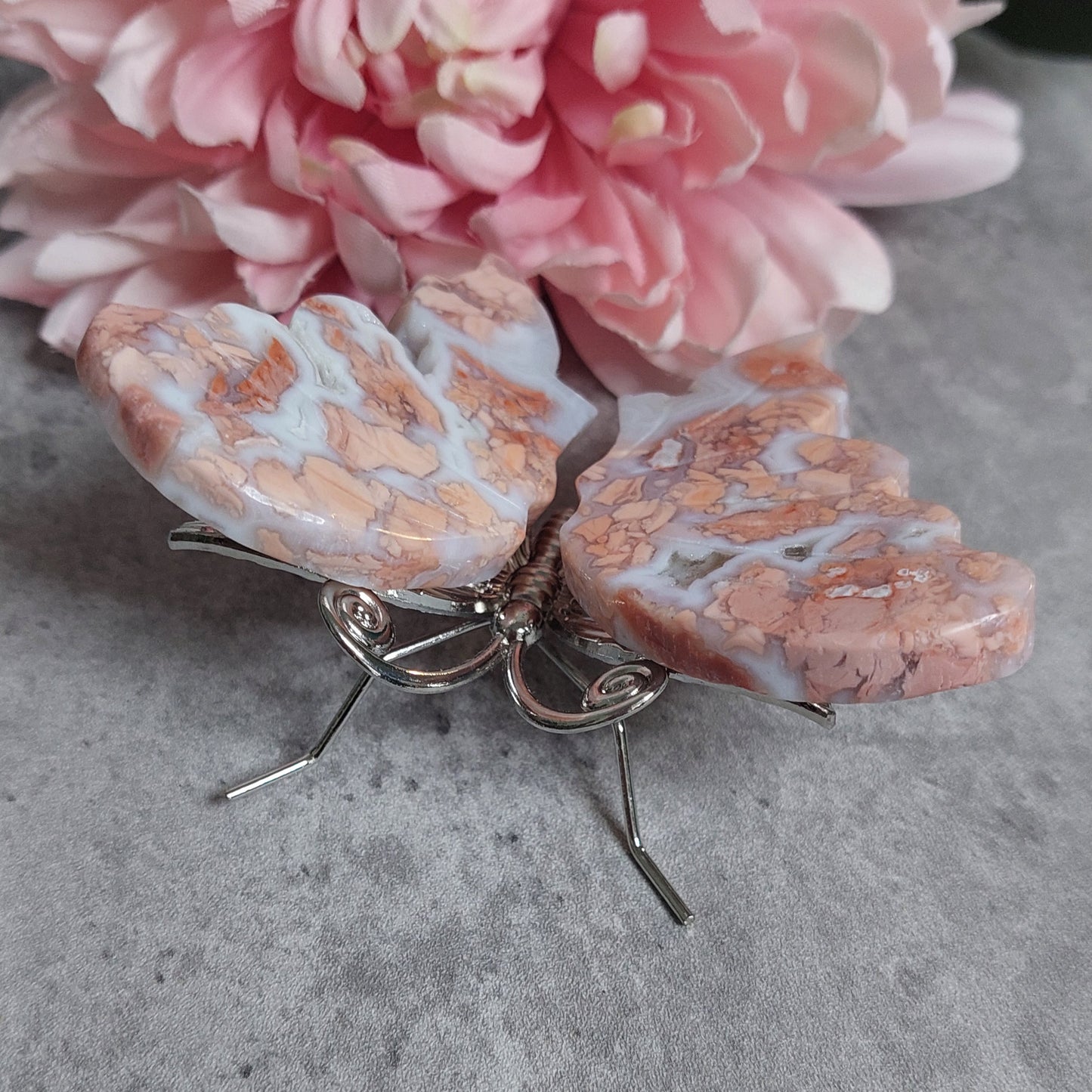 Perhonen vaaleanpunainen akaatti