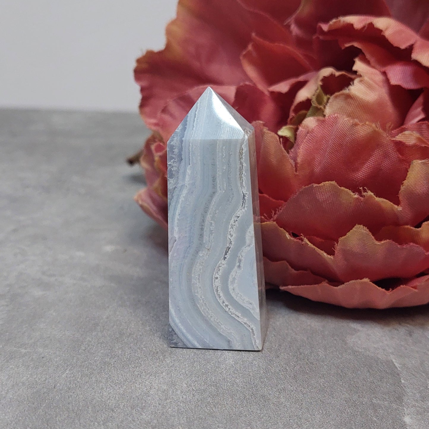 Sininen pitsiakaattitorni, useita