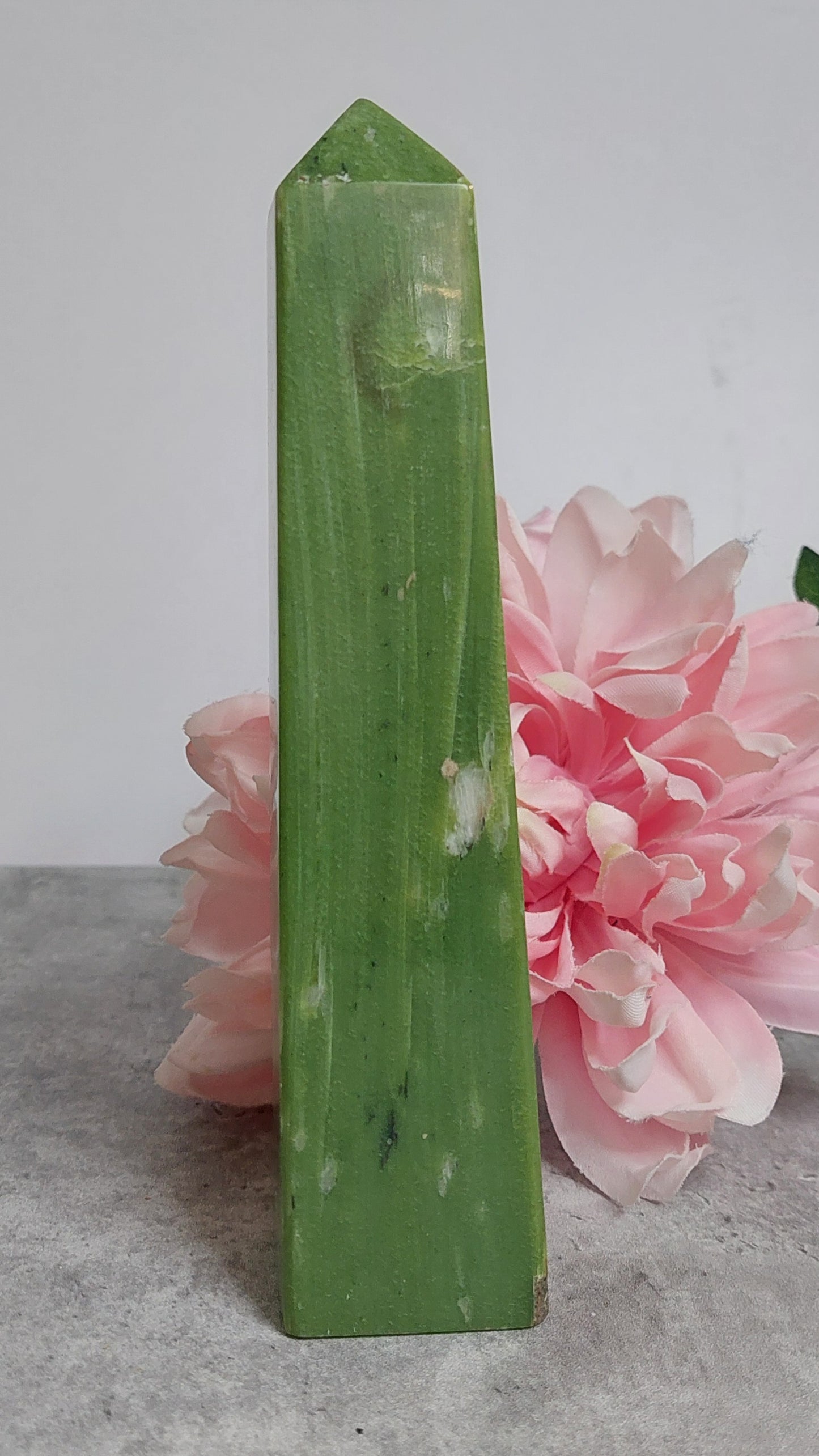 Torni, tremoliitti 18cm