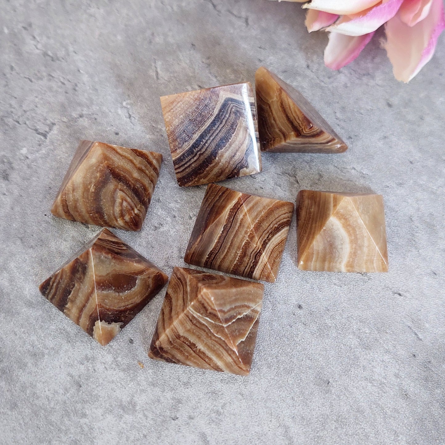 Minipyramidi suklaakalsiitti (D3.3)