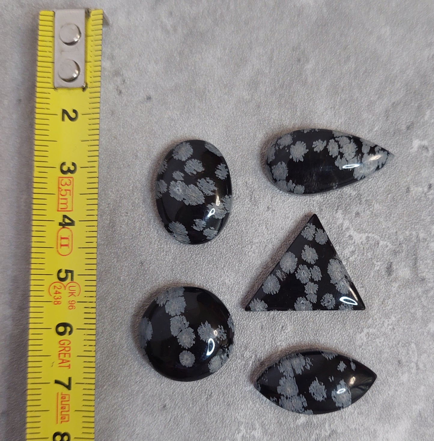 Kapussi, 5kpl lumihiutaleobsidiaani