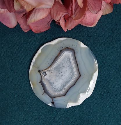 Kapussi, pyöreä dentriittinen akaatti 56x53x4mm