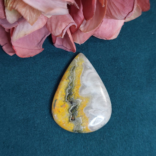 Kapussi, pisara bumblebee jasper 40x30x5,5mm