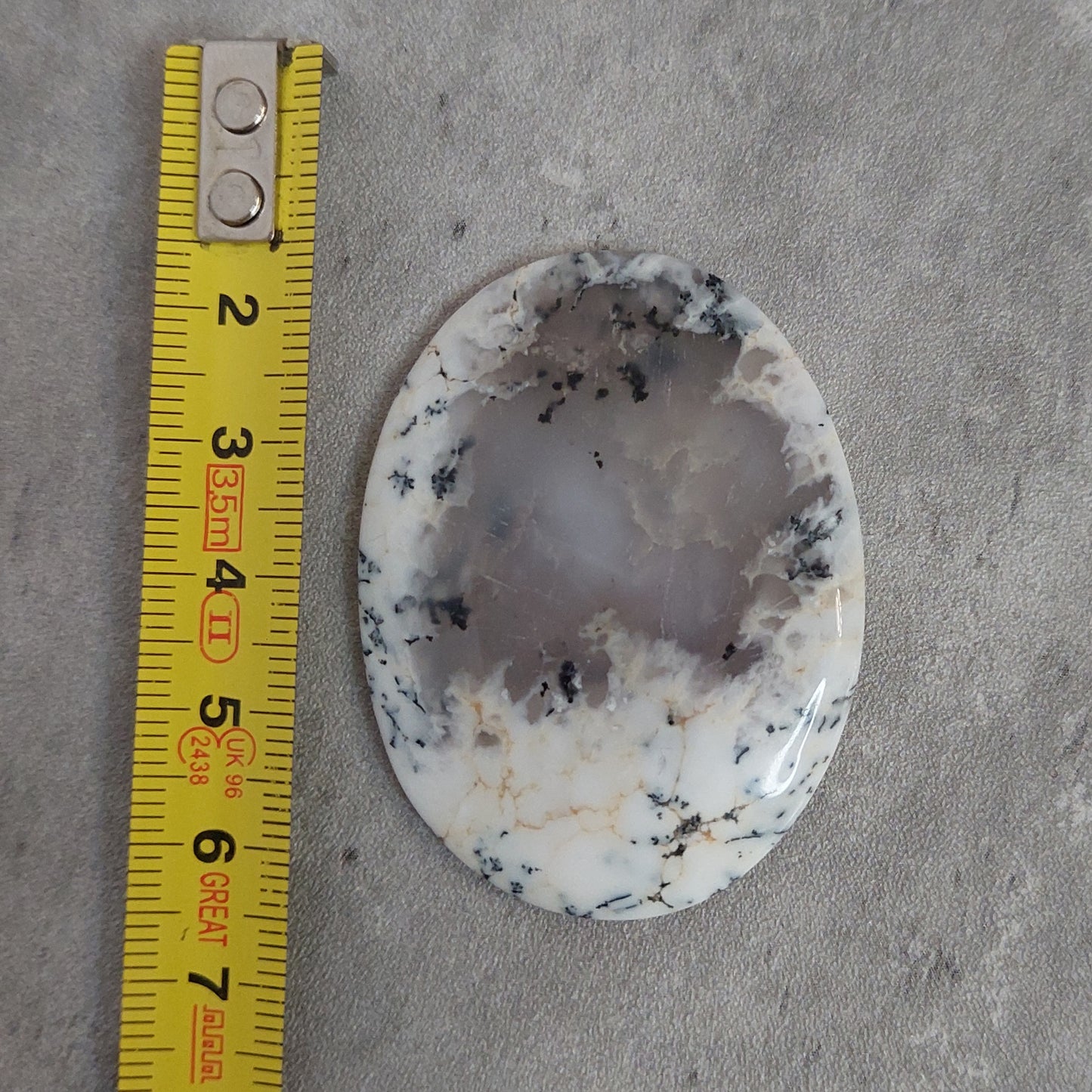 Kapussi, dentriittinen opaali 50x38x5mm