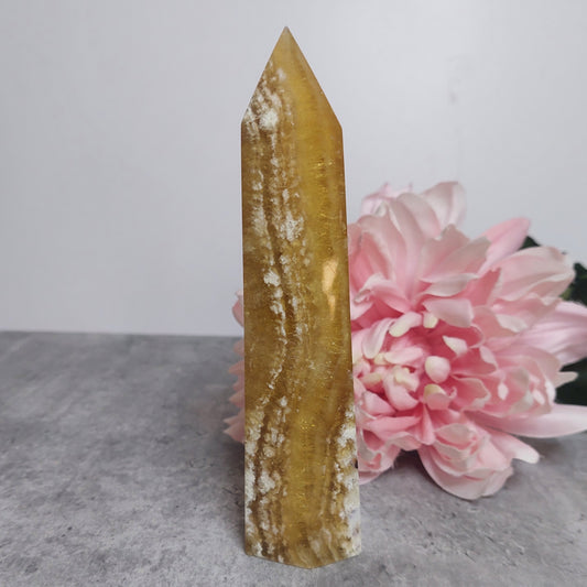 Torni, keltainen fluoriitti 15,5cm