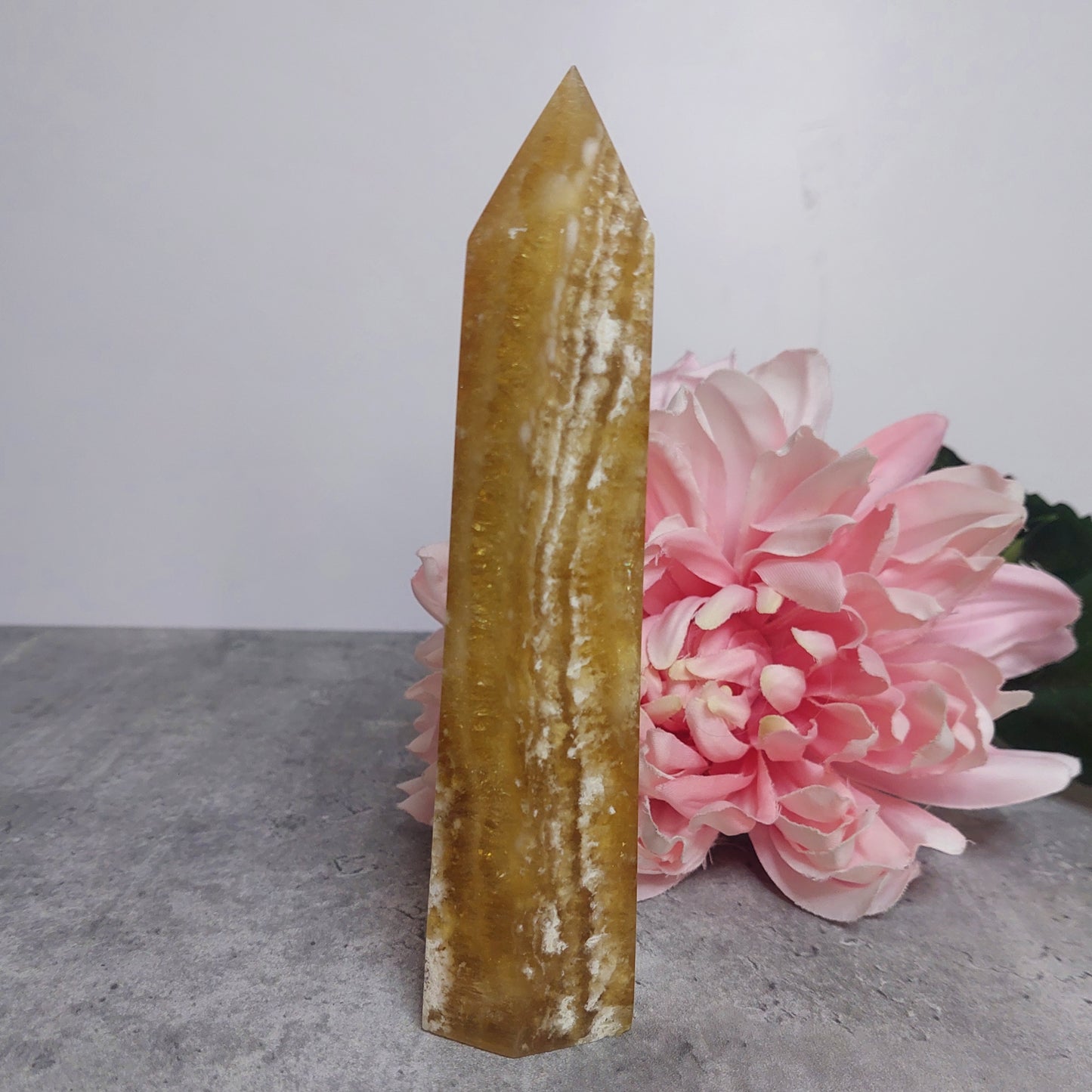 Torni, keltainen fluoriitti 15,5cm