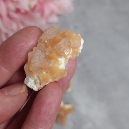 MINI Oranssi heulandite moderniitissa