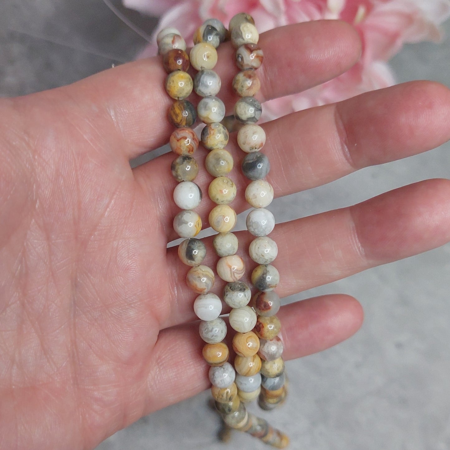 Helmiä 6mm, crazy lace akaatti 38cm nauha