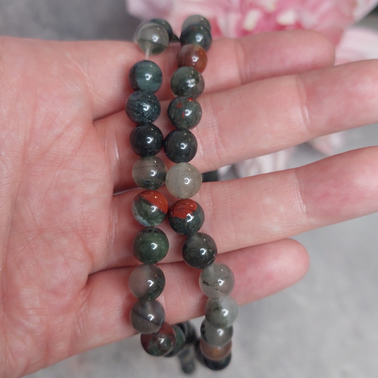 Helmiä 8mm, african blood 38cm nauha