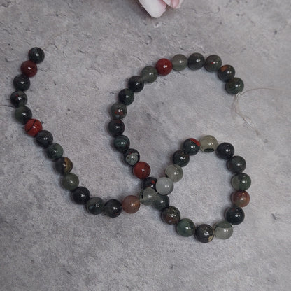 Helmiä 8mm, african blood 38cm nauha