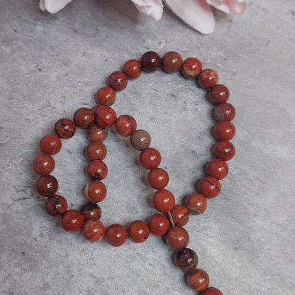 Helmiä 8mm, punainen jaspis 38cm nauha