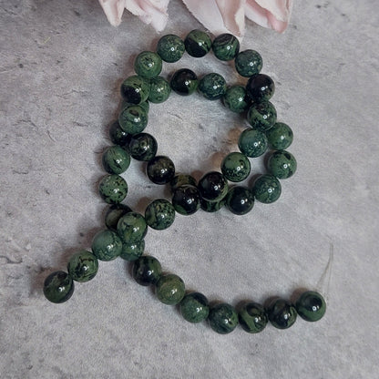 Helmiä 8mm, Kambaba 38cm nauha