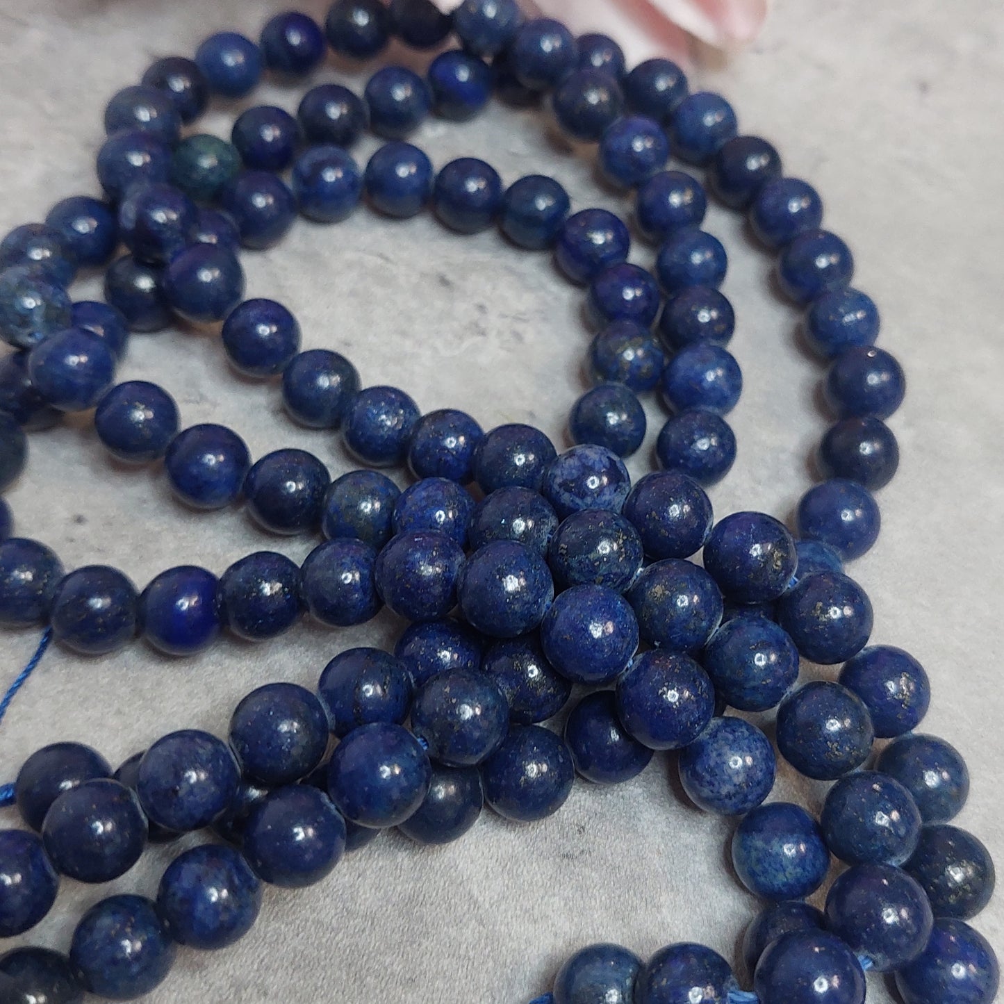 Helmiä 8mm, lapis lazuli (värjätty) 38cm nauha