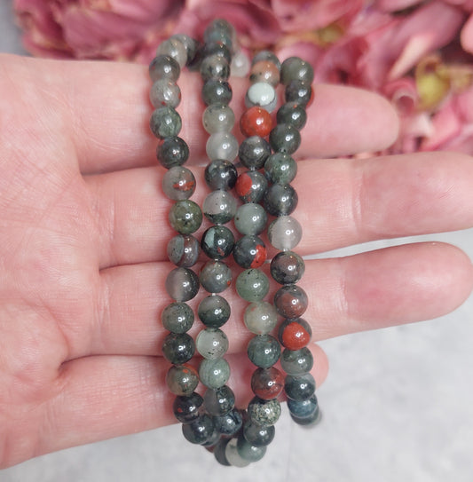 Helmiä 6mm, african blood 38cm nauha