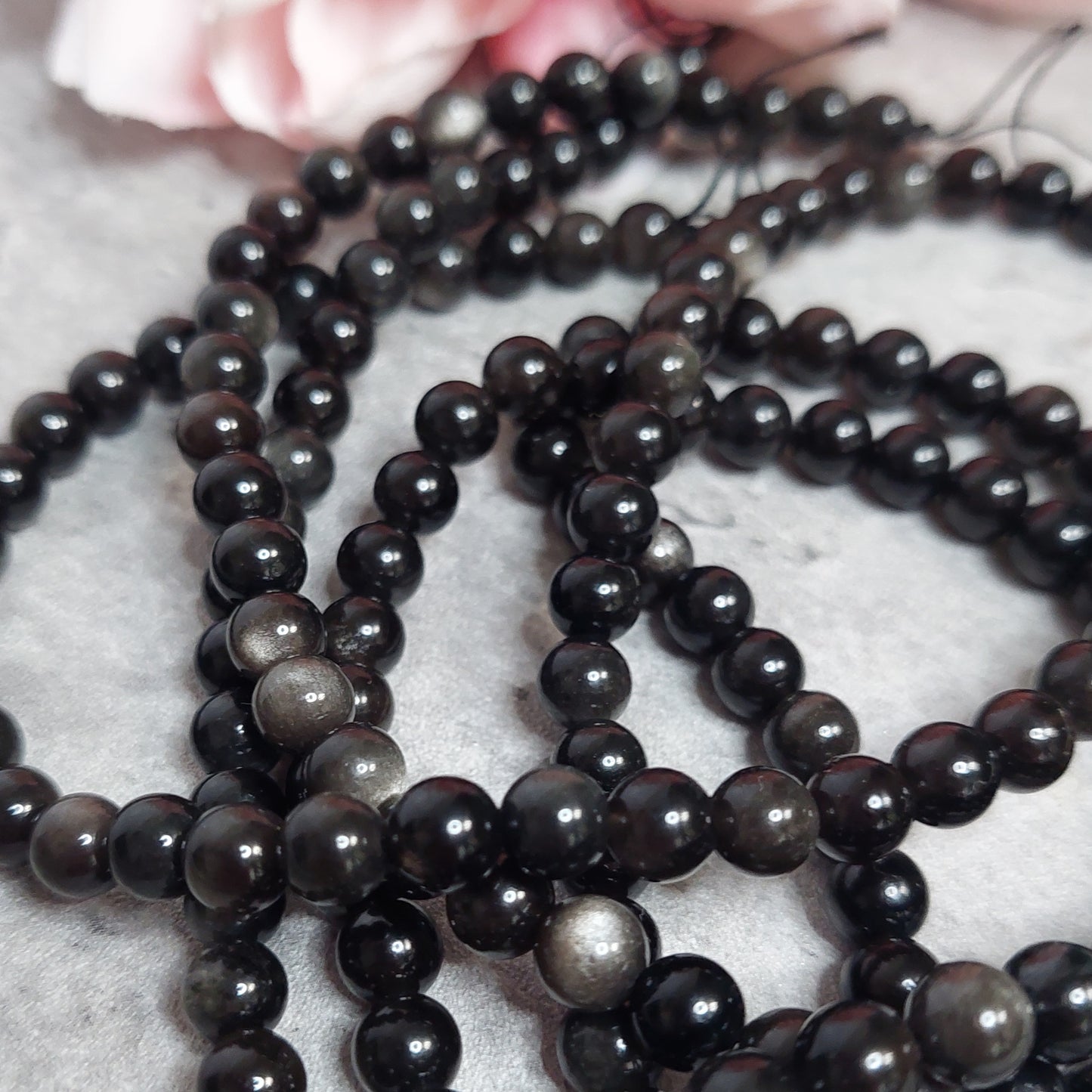Helmiä 6mm, silver shean obsidian 38cm nauha