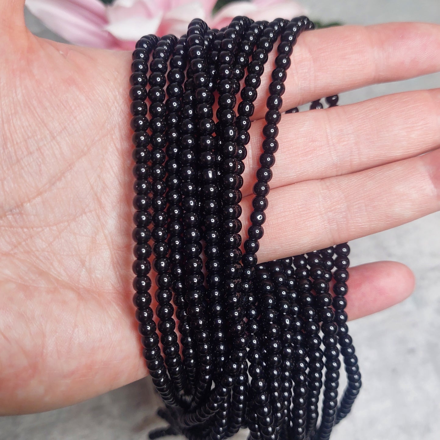 Helmiä 4mm, obsidiaani 38cm nauha