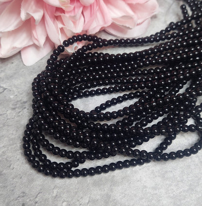 Helmiä 4mm, obsidiaani 38cm nauha