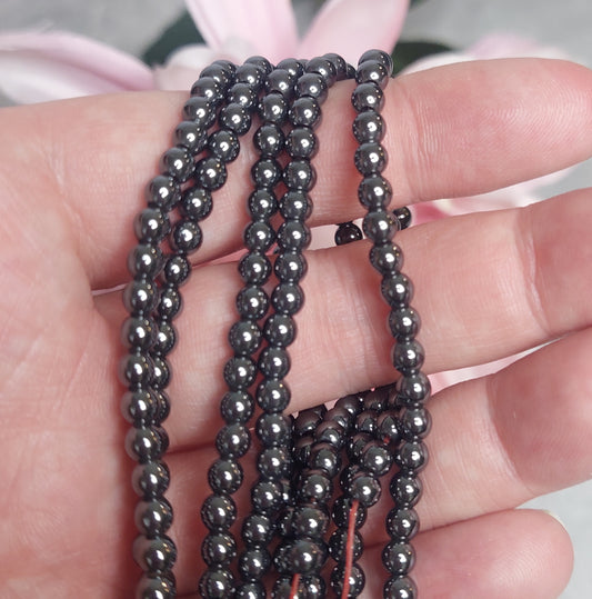 Helmiä 4mm, hematiitti 38cm nauha