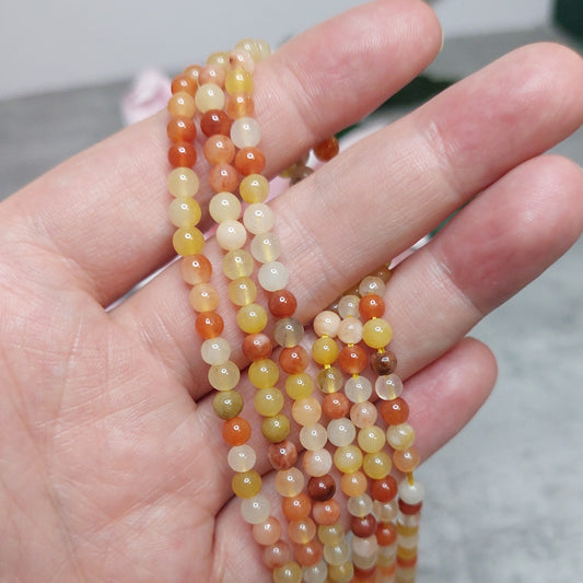 Helmiä 4mm, Gold Silk Jade vaalea 38cm nauha