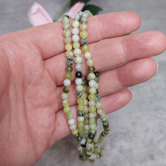 Helmiä 4mm, Lemon Jade vaalea 38cm nauha
