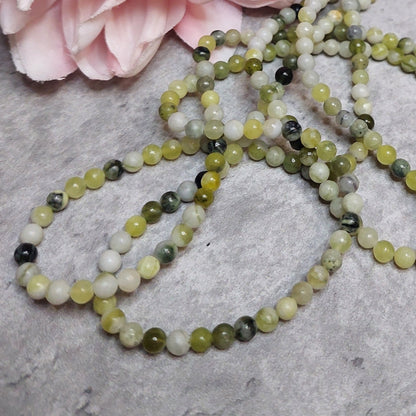 Helmiä 4mm, Lemon Jade vaalea 38cm nauha
