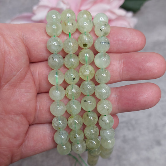 Helmiä 8mm, prehniitti 38cm nauha