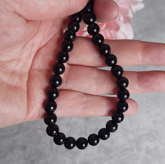 Helmiä 8mm, obsidiaani 37cm nauha