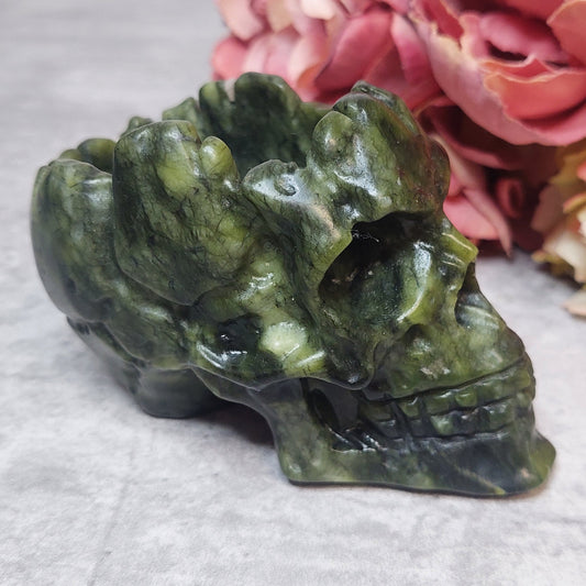 Kallo, vihreä jadekalsiitti kulholla