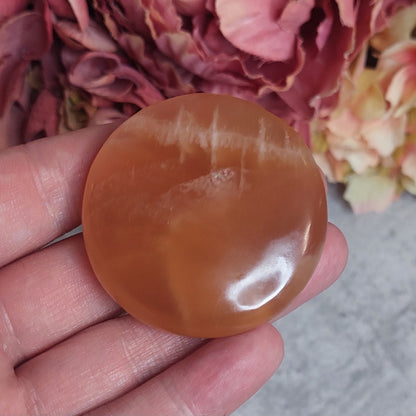 Kämmenkivi, nappi hunajakalsiitti