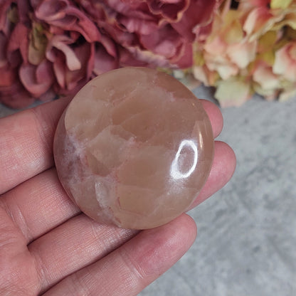 Kämmenkivi, nappi ruusukalsiitti