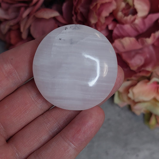 Kämmenkivi, nappi vpun kalsiitti UV