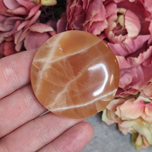 Kämmenkivi, nappi hunajakalsiitti