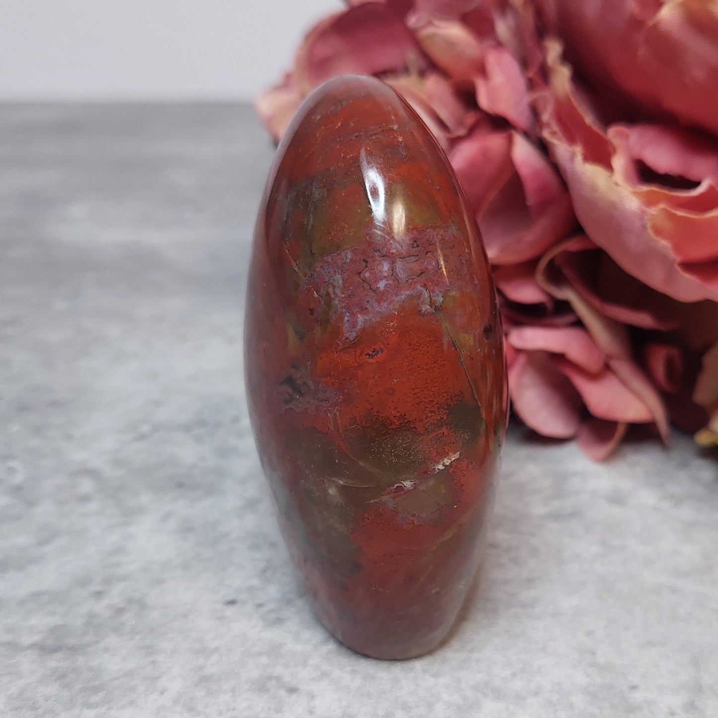 Freeform, kivettynyt puu