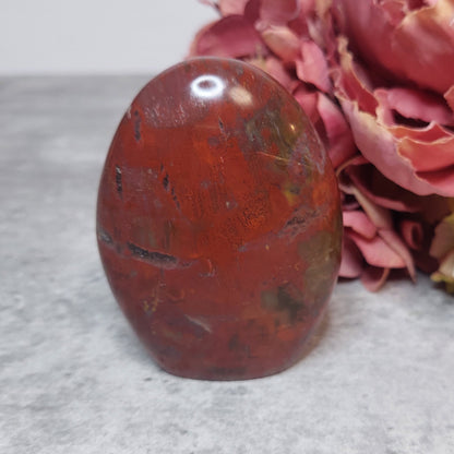 Freeform, kivettynyt puu